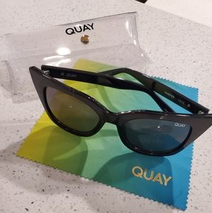 QUAY black "HARPER" sunnies!
